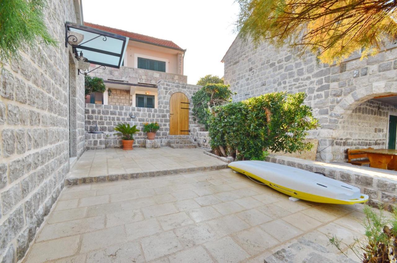 Leut Stone Residence Tivat Exterior foto